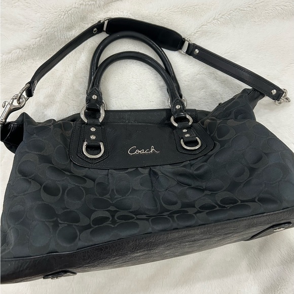 Coach Handbags - ⬇️PRICE 🔥 COACH • Black Satchel Bag • Médium